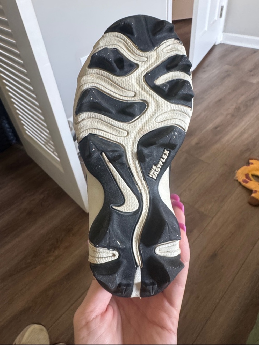 Nike Kids Black and White Cleats Sneakers - Picture 2 of 4